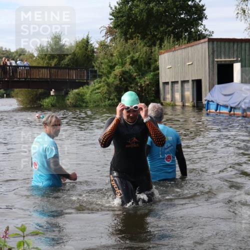 31.08.2025 - Elbe Triathlon Hamburg Luisa Fischer http://msf.ph/oto/8686729 31.08.2025 10:48:20 Schwimmen 1523, 1575, 1615 meine-sportfotos.de