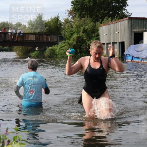 31.08.2025 - Elbe Triathlon Hamburg Luisa Fischer http://msf.ph/oto/8686734 31.08.2025 10:48:45 Schwimmen 1564, 1608 meine-sportfotos.de