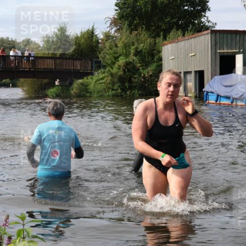 31.08.2025 - Elbe Triathlon Hamburg Luisa Fischer http://msf.ph/oto/8686735 31.08.2025 10:48:46 Schwimmen 1564, 1608 meine-sportfotos.de