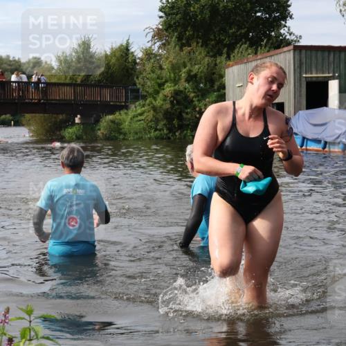 31.08.2025 - Elbe Triathlon Hamburg Luisa Fischer http://msf.ph/oto/8686737 31.08.2025 10:48:46 Schwimmen 1564, 1608 meine-sportfotos.de