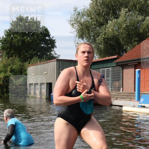 31.08.2025 - Elbe Triathlon Hamburg Luisa Fischer http://msf.ph/oto/8686744 31.08.2025 10:48:47 Schwimmen 1564, 1608 meine-sportfotos.de