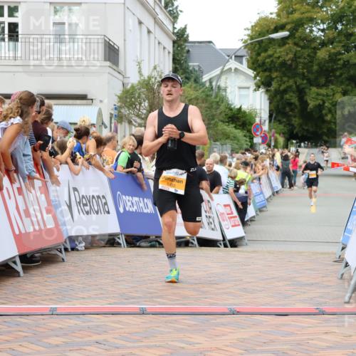 31.08.2025 - 21. Blankeneser Heldenlauf Strokosch-Dieckow http://msf.ph/oto/8686750 31.08.2025 11:59:15 Ziel 5492, 4254, 4298 meine-sportfotos.de