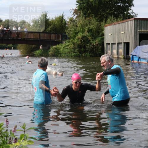 31.08.2025 - Elbe Triathlon Hamburg Luisa Fischer http://msf.ph/oto/8686755 31.08.2025 10:49:26 Schwimmen 1594 meine-sportfotos.de