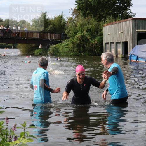 31.08.2025 - Elbe Triathlon Hamburg Luisa Fischer http://msf.ph/oto/8686756 31.08.2025 10:49:26 Schwimmen 1594 meine-sportfotos.de