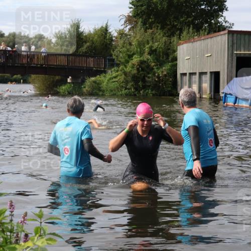 31.08.2025 - Elbe Triathlon Hamburg Luisa Fischer http://msf.ph/oto/8686759 31.08.2025 10:49:26 Schwimmen 1594 meine-sportfotos.de