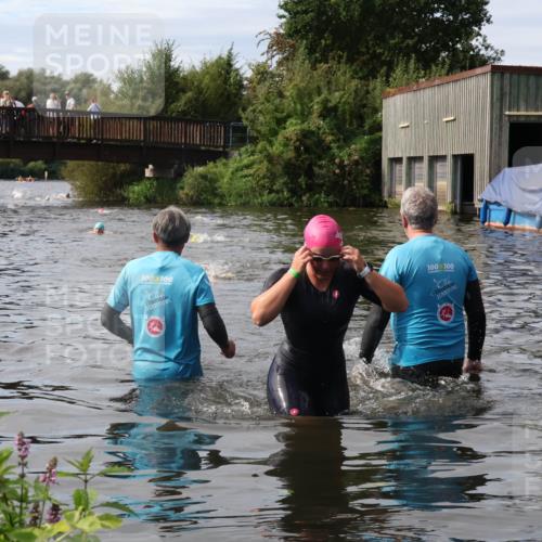 31.08.2025 - Elbe Triathlon Hamburg Luisa Fischer http://msf.ph/oto/8686760 31.08.2025 10:49:27 Schwimmen 1594 meine-sportfotos.de