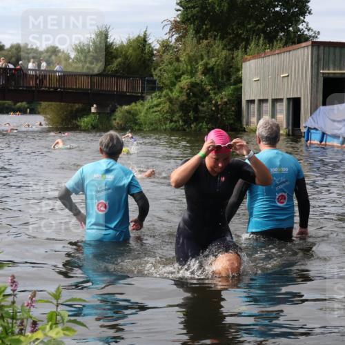 31.08.2025 - Elbe Triathlon Hamburg Luisa Fischer http://msf.ph/oto/8686762 31.08.2025 10:49:27 Schwimmen 1594 meine-sportfotos.de