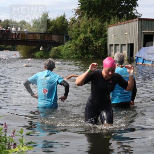 31.08.2025 - Elbe Triathlon Hamburg Luisa Fischer http://msf.ph/oto/8686763 31.08.2025 10:49:27 Schwimmen 1594 meine-sportfotos.de