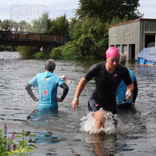 31.08.2025 - Elbe Triathlon Hamburg Luisa Fischer http://msf.ph/oto/8686766 31.08.2025 10:49:28 Schwimmen 1594 meine-sportfotos.de