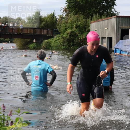 31.08.2025 - Elbe Triathlon Hamburg Luisa Fischer http://msf.ph/oto/8686767 31.08.2025 10:49:28 Schwimmen 1594 meine-sportfotos.de