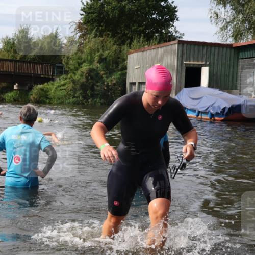 31.08.2025 - Elbe Triathlon Hamburg Luisa Fischer http://msf.ph/oto/8686769 31.08.2025 10:49:28 Schwimmen 1594 meine-sportfotos.de