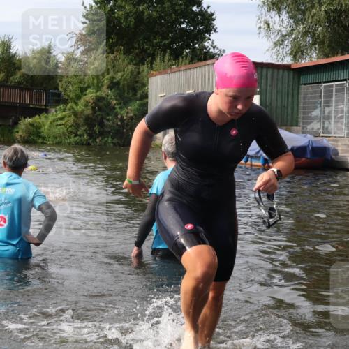 31.08.2025 - Elbe Triathlon Hamburg Luisa Fischer http://msf.ph/oto/8686770 31.08.2025 10:49:29 Schwimmen 1594, 1612 meine-sportfotos.de