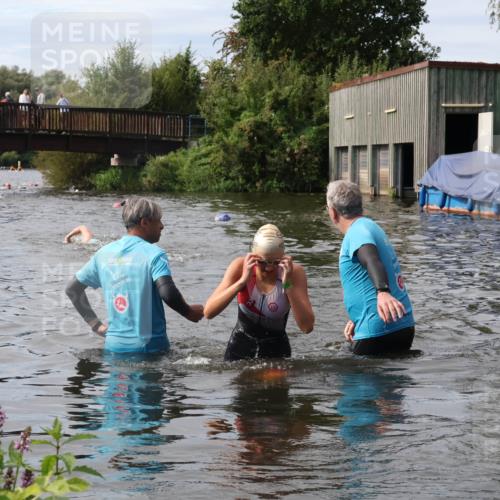31.08.2025 - Elbe Triathlon Hamburg Luisa Fischer http://msf.ph/oto/8686772 31.08.2025 10:49:37 Schwimmen 1612 meine-sportfotos.de