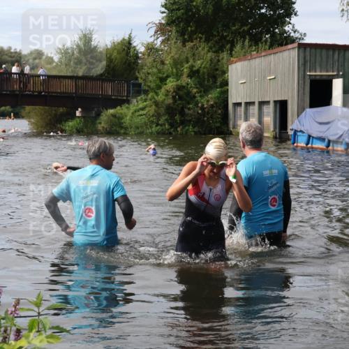 31.08.2025 - Elbe Triathlon Hamburg Luisa Fischer http://msf.ph/oto/8686774 31.08.2025 10:49:37 Schwimmen 1612 meine-sportfotos.de