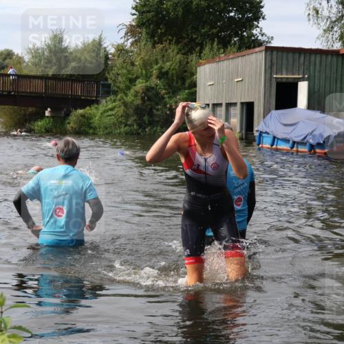 31.08.2025 - Elbe Triathlon Hamburg Luisa Fischer http://msf.ph/oto/8686777 31.08.2025 10:49:38 Schwimmen 1612 meine-sportfotos.de