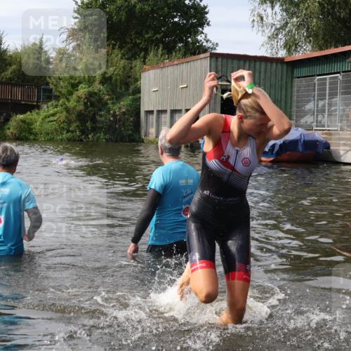 31.08.2025 - Elbe Triathlon Hamburg Luisa Fischer http://msf.ph/oto/8686781 31.08.2025 10:49:38 Schwimmen 1612 meine-sportfotos.de