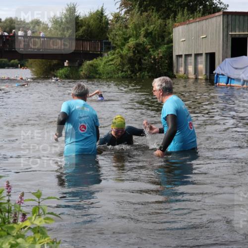 31.08.2025 - Elbe Triathlon Hamburg Luisa Fischer http://msf.ph/oto/8686787 31.08.2025 10:49:44 Schwimmen 1542, 1604 meine-sportfotos.de
