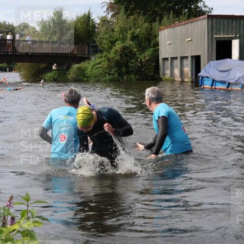 31.08.2025 - Elbe Triathlon Hamburg Luisa Fischer http://msf.ph/oto/8686797 31.08.2025 10:49:46 Schwimmen 1542, 1604 meine-sportfotos.de