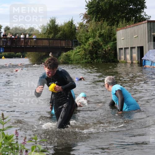31.08.2025 - Elbe Triathlon Hamburg Luisa Fischer http://msf.ph/oto/8686800 31.08.2025 10:49:47 Schwimmen 1542, 1604 meine-sportfotos.de
