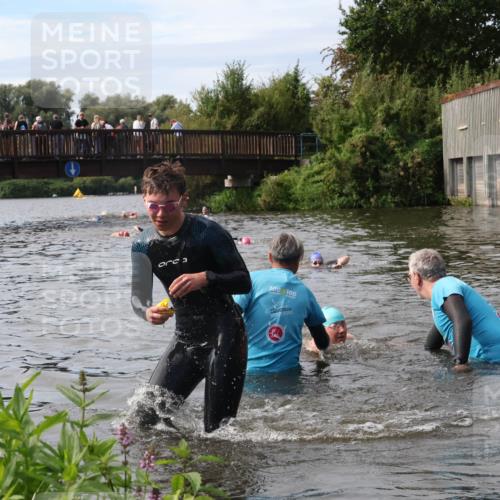 31.08.2025 - Elbe Triathlon Hamburg Luisa Fischer http://msf.ph/oto/8686802 31.08.2025 10:49:47 Schwimmen 1542, 1604 meine-sportfotos.de