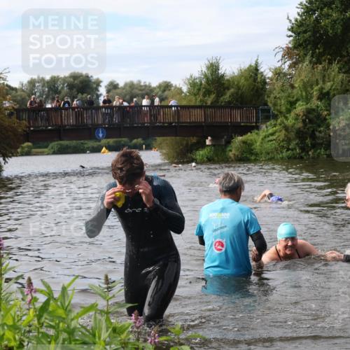 31.08.2025 - Elbe Triathlon Hamburg Luisa Fischer http://msf.ph/oto/8686805 31.08.2025 10:49:48 Schwimmen 1542, 1604 meine-sportfotos.de