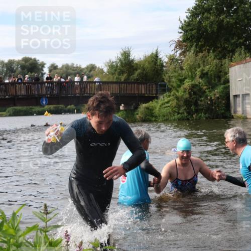 31.08.2025 - Elbe Triathlon Hamburg Luisa Fischer http://msf.ph/oto/8686808 31.08.2025 10:49:49 Schwimmen 1542, 1604 meine-sportfotos.de