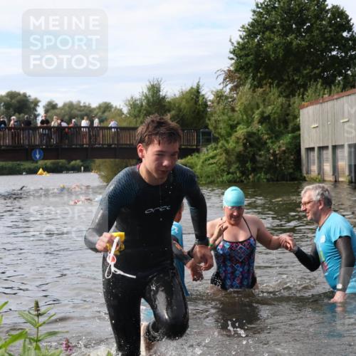 31.08.2025 - Elbe Triathlon Hamburg Luisa Fischer http://msf.ph/oto/8686810 31.08.2025 10:49:49 Schwimmen 1542, 1604 meine-sportfotos.de