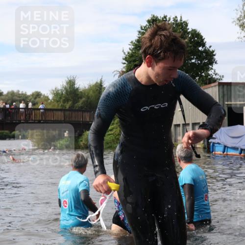 31.08.2025 - Elbe Triathlon Hamburg Luisa Fischer http://msf.ph/oto/8686813 31.08.2025 10:49:50 Schwimmen 1542, 1604 meine-sportfotos.de