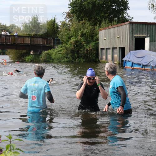 31.08.2025 - Elbe Triathlon Hamburg Luisa Fischer http://msf.ph/oto/8686815 31.08.2025 10:49:59 Schwimmen 1567 meine-sportfotos.de