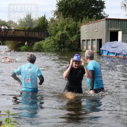 31.08.2025 - Elbe Triathlon Hamburg Luisa Fischer http://msf.ph/oto/8686816 31.08.2025 10:49:59 Schwimmen 1567 meine-sportfotos.de