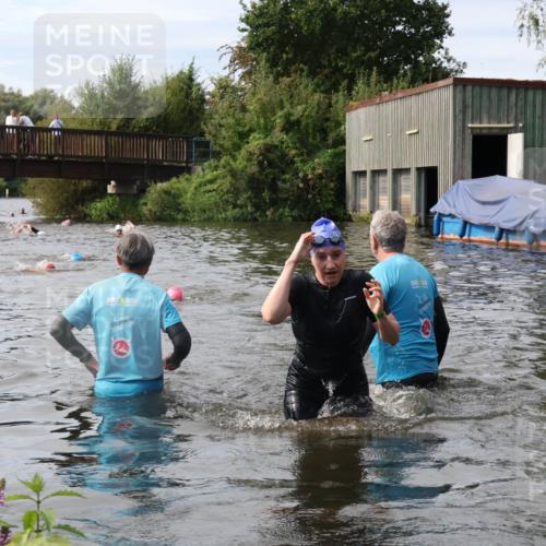 31.08.2025 - Elbe Triathlon Hamburg Luisa Fischer http://msf.ph/oto/8686818 31.08.2025 10:50:00 Schwimmen 1567 meine-sportfotos.de
