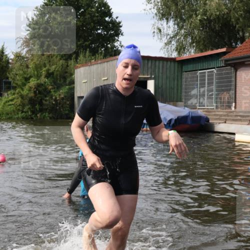 31.08.2025 - Elbe Triathlon Hamburg Luisa Fischer http://msf.ph/oto/8686826 31.08.2025 10:50:01 Schwimmen 1567, 1610 meine-sportfotos.de