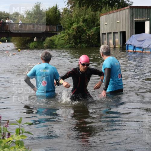 31.08.2025 - Elbe Triathlon Hamburg Luisa Fischer http://msf.ph/oto/8686827 31.08.2025 10:50:08 Schwimmen 1610 meine-sportfotos.de