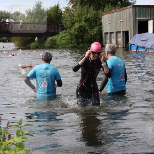 31.08.2025 - Elbe Triathlon Hamburg Luisa Fischer http://msf.ph/oto/8686829 31.08.2025 10:50:09 Schwimmen 1610 meine-sportfotos.de
