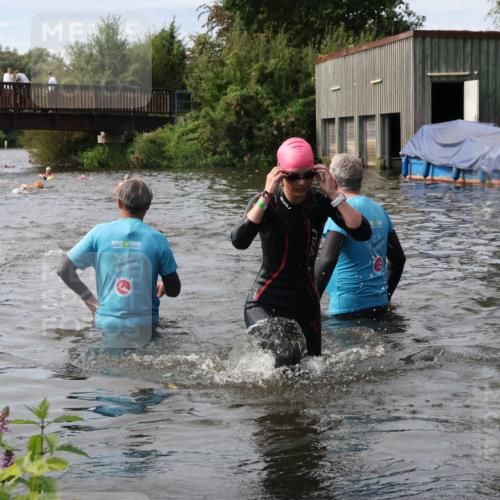 31.08.2025 - Elbe Triathlon Hamburg Luisa Fischer http://msf.ph/oto/8686831 31.08.2025 10:50:09 Schwimmen 1610 meine-sportfotos.de