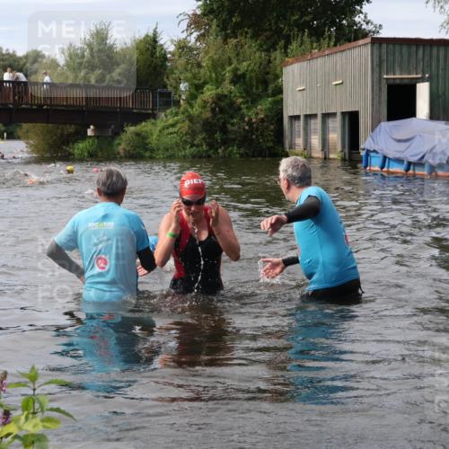 31.08.2025 - Elbe Triathlon Hamburg Luisa Fischer http://msf.ph/oto/8686842 31.08.2025 10:50:15 Schwimmen 1512, 1529, 1610 meine-sportfotos.de