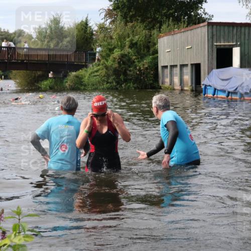 31.08.2025 - Elbe Triathlon Hamburg Luisa Fischer http://msf.ph/oto/8686843 31.08.2025 10:50:16 Schwimmen 1512, 1529 meine-sportfotos.de