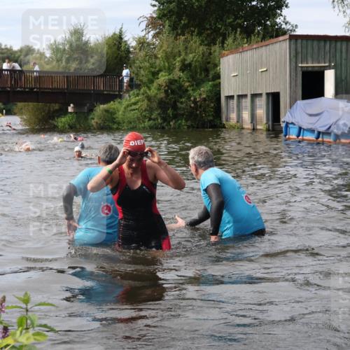 31.08.2025 - Elbe Triathlon Hamburg Luisa Fischer http://msf.ph/oto/8686847 31.08.2025 10:50:16 Schwimmen 1512, 1529 meine-sportfotos.de