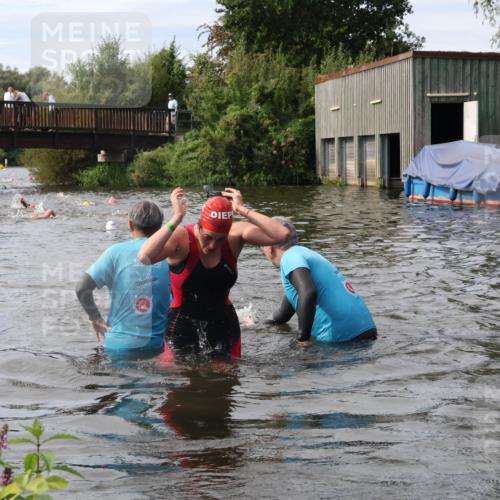 31.08.2025 - Elbe Triathlon Hamburg Luisa Fischer http://msf.ph/oto/8686849 31.08.2025 10:50:17 Schwimmen 1512, 1529 meine-sportfotos.de