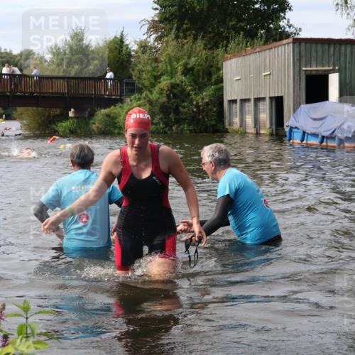 31.08.2025 - Elbe Triathlon Hamburg Luisa Fischer http://msf.ph/oto/8686853 31.08.2025 10:50:17 Schwimmen 1512, 1529 meine-sportfotos.de