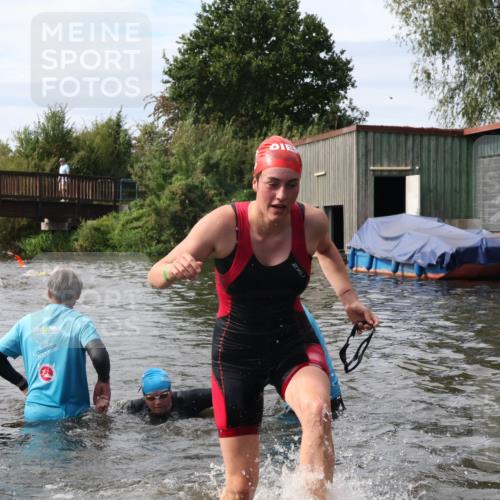 31.08.2025 - Elbe Triathlon Hamburg Luisa Fischer http://msf.ph/oto/8686859 31.08.2025 10:50:19 Schwimmen 1512, 1529 meine-sportfotos.de