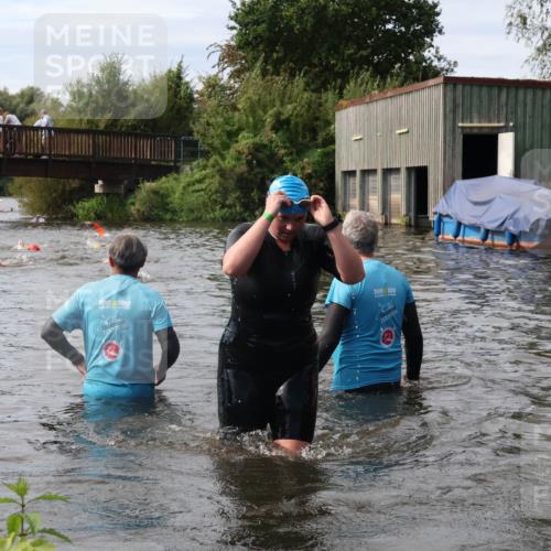 31.08.2025 - Elbe Triathlon Hamburg Luisa Fischer http://msf.ph/oto/8686863 31.08.2025 10:50:21 Schwimmen 1512, 1529 meine-sportfotos.de
