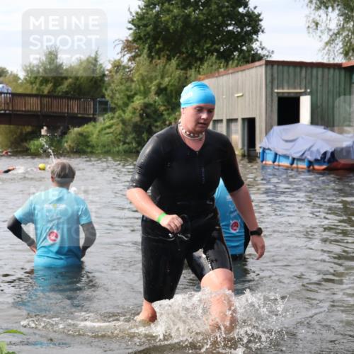 31.08.2025 - Elbe Triathlon Hamburg Luisa Fischer http://msf.ph/oto/8686869 31.08.2025 10:50:22 Schwimmen 1512, 1529 meine-sportfotos.de