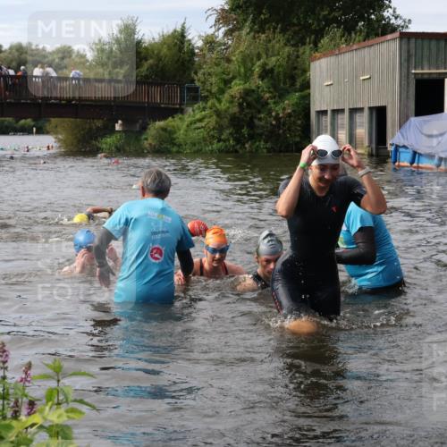 31.08.2025 - Elbe Triathlon Hamburg Luisa Fischer http://msf.ph/oto/8686888 31.08.2025 10:50:40 Schwimmen 1537, 1549, 1576, 1584, 1609 meine-sportfotos.de