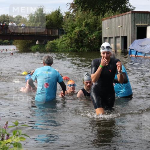 31.08.2025 - Elbe Triathlon Hamburg Luisa Fischer http://msf.ph/oto/8686890 31.08.2025 10:50:40 Schwimmen 1537, 1549, 1576, 1584, 1609 meine-sportfotos.de