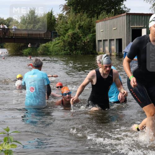 31.08.2025 - Elbe Triathlon Hamburg Luisa Fischer http://msf.ph/oto/8686897 31.08.2025 10:50:42 Schwimmen 1534, 1537, 1549, 1572, 1576, 1584, 1609 meine-sportfotos.de