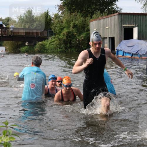 31.08.2025 - Elbe Triathlon Hamburg Luisa Fischer http://msf.ph/oto/8686901 31.08.2025 10:50:43 Schwimmen 1534, 1537, 1549, 1572, 1576, 1584, 1609, 1613 meine-sportfotos.de