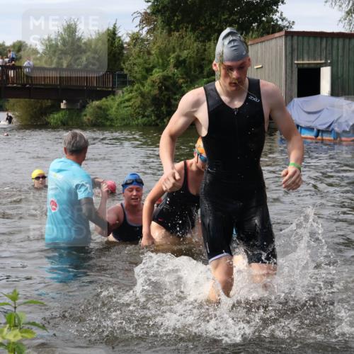 31.08.2025 - Elbe Triathlon Hamburg Luisa Fischer http://msf.ph/oto/8686904 31.08.2025 10:50:43 Schwimmen 1534, 1537, 1549, 1572, 1576, 1584, 1609, 1613 meine-sportfotos.de