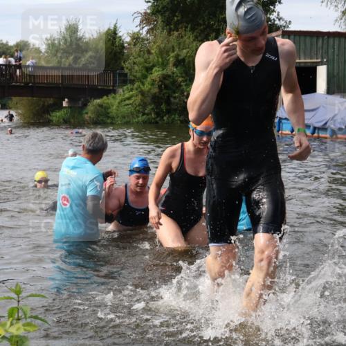 31.08.2025 - Elbe Triathlon Hamburg Luisa Fischer http://msf.ph/oto/8686905 31.08.2025 10:50:44 Schwimmen 1530, 1534, 1537, 1549, 1572, 1576, 1584, 1609, 1613 meine-sportfotos.de