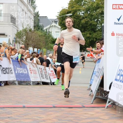 31.08.2025 - 21. Blankeneser Heldenlauf Strokosch-Dieckow http://msf.ph/oto/8686907 31.08.2025 11:59:06 Ziel 4254, 4298 meine-sportfotos.de